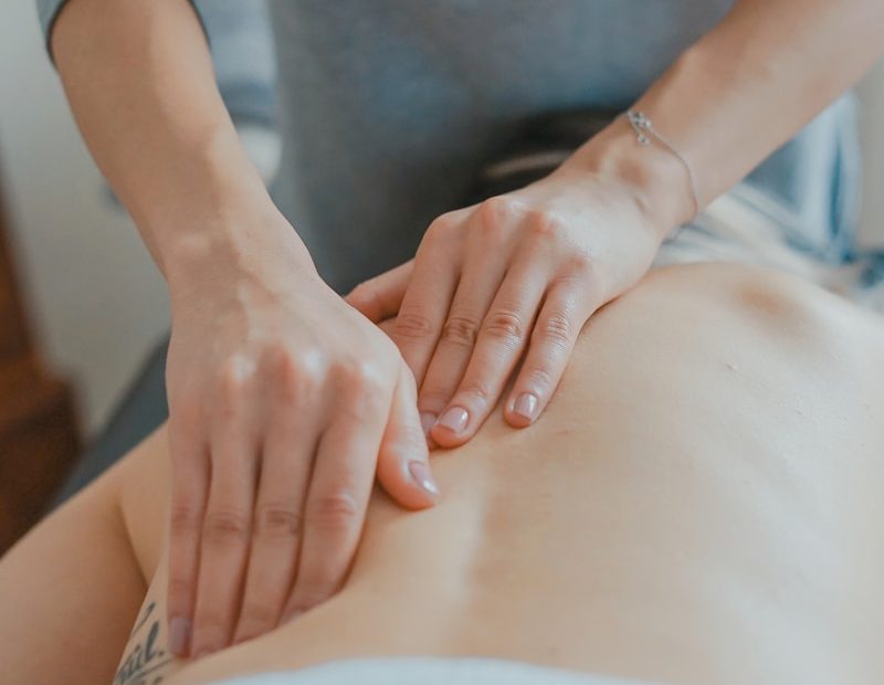 Massage Ayurvédique : Pourquoi Cette Pratique Indienne Révolutionne Votre Santé Naturelle ?